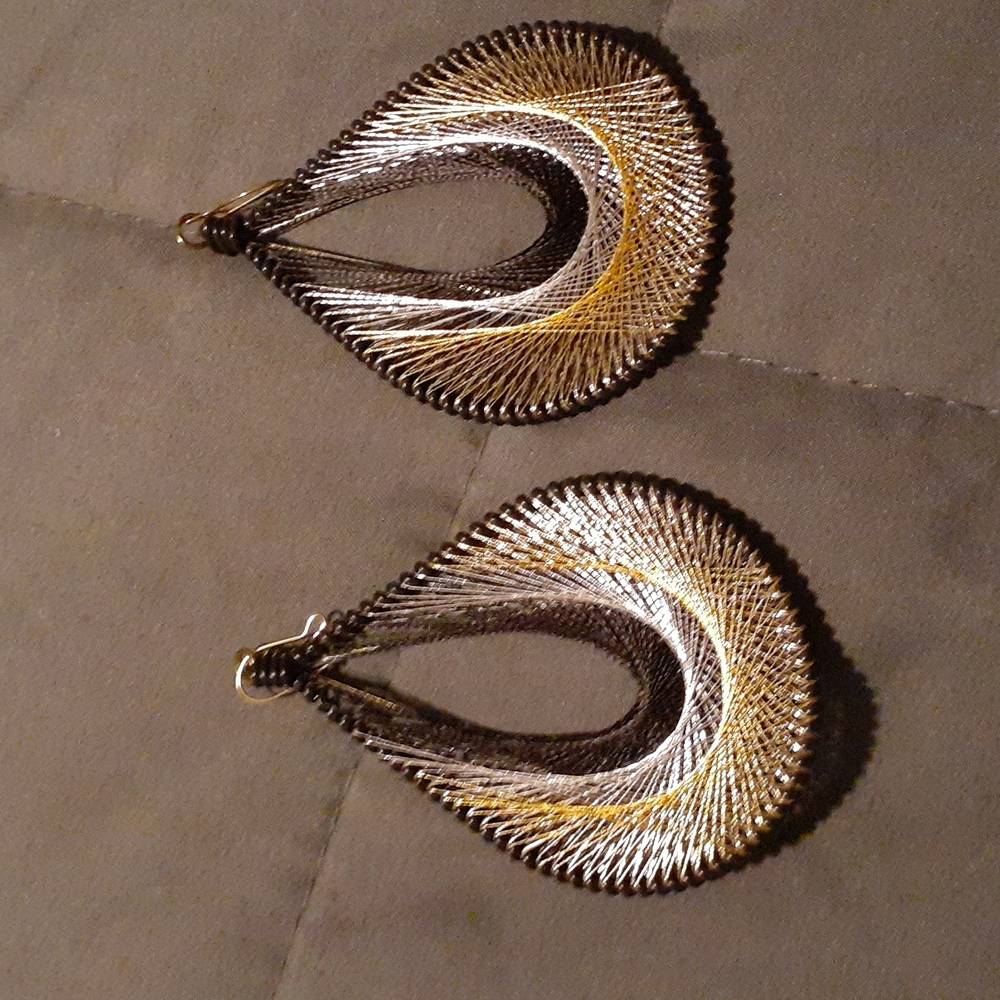 Pear- Shape Black / Silver / Gold Earrings. (pierce earrings) 3" (L4 115)